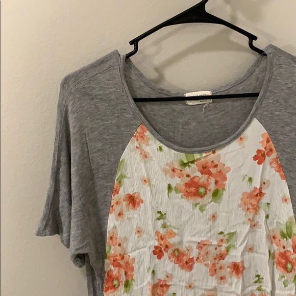 Floral Blouse - Picture 2 of 3